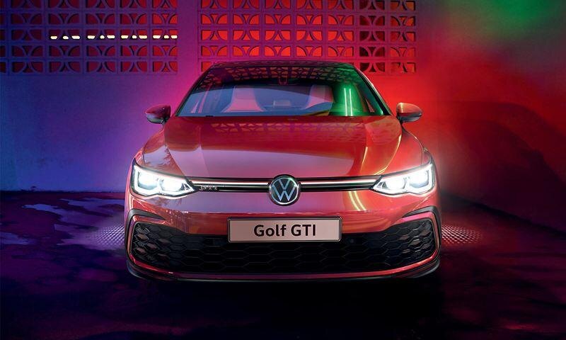 Передний фасад Volkswagen Golf GTI с LED-фарами и современными световыми технологиями