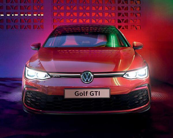 Volkswagen Golf улучшил базовое и опциональное оснащение (Golf GTI GL5809 LNG)