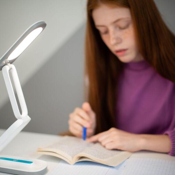 CES 2022: Лампа Lili для людей с дислексией (Oor J yg)