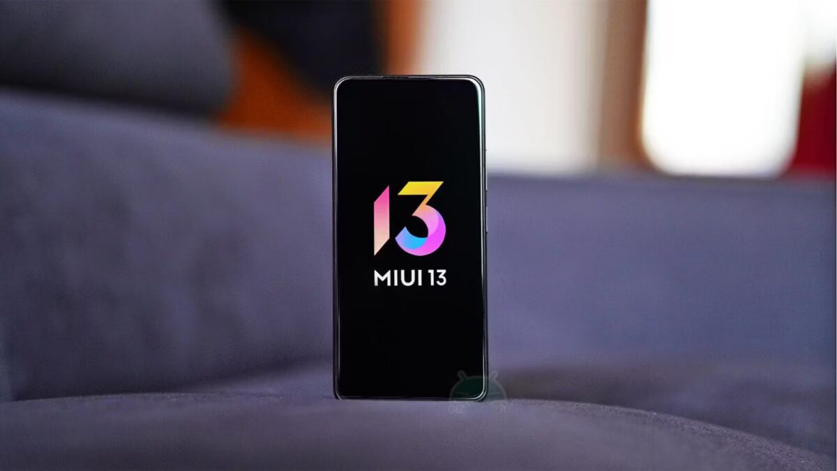 MIUI 13 Global ROM готова к анонсу 5 Смартфон Xiaomi с MIUI 13 Global ROM: на экране логотип MIUI 13 Глобальная версия