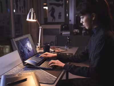 Геймерский ноутбук ASUS ROG Zephyrus Duo 16 за работой