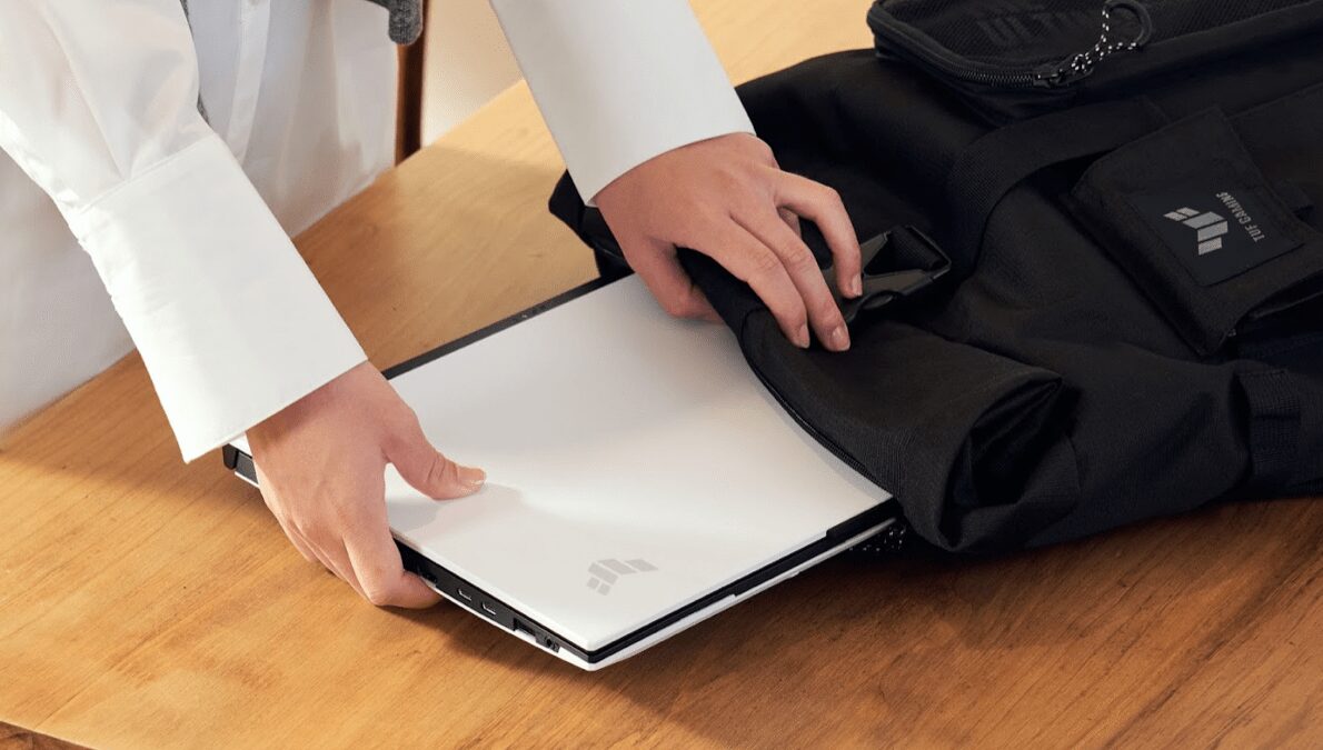 Задняя сторона планшета Xiaomi Pad Mini с камерой и логотипом