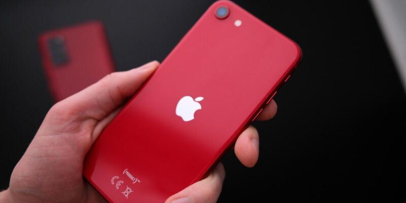 Apple представит 5,7-дюймовый iPhone SE в 2023 году (iphone se 2020 no logo 04)