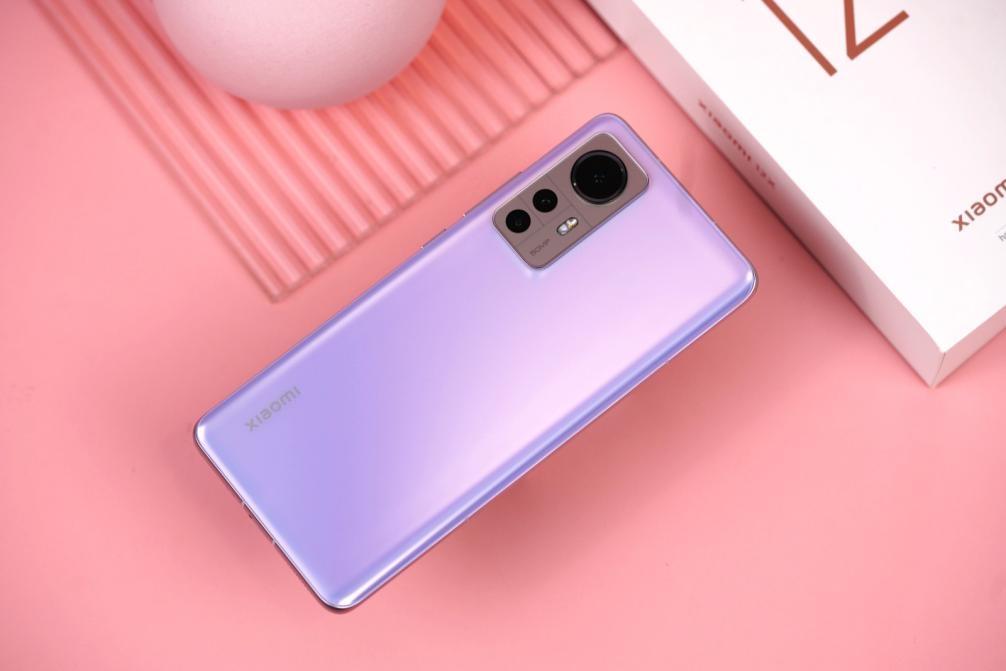 Xiaomi 12 и 12 Pro