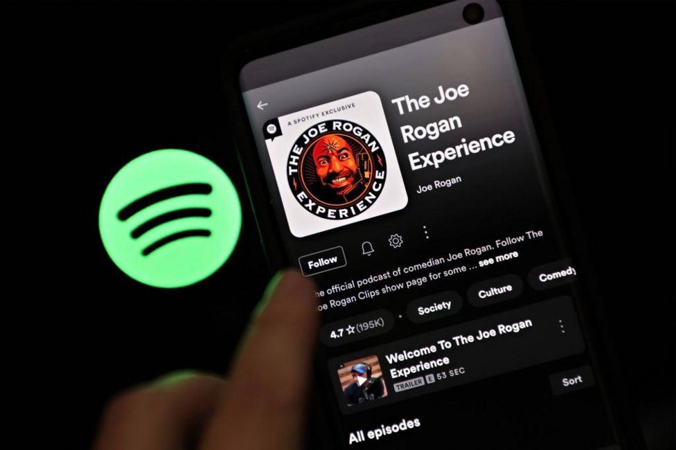 В Spotify будут предупреждения о Covid-19 в подкастах (123082272 gettyimages 1367950558)