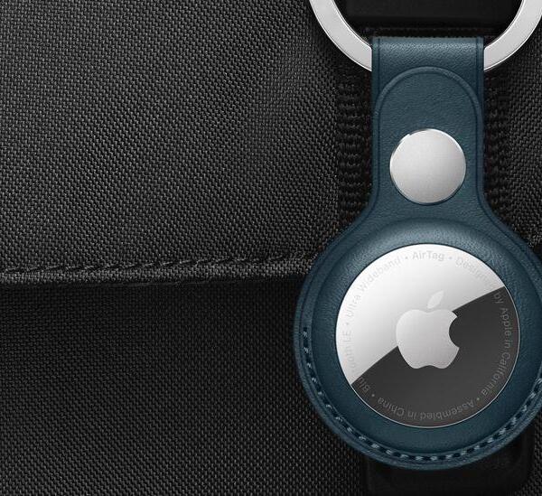Apple будет предупреждать пользователей, что за ними шпионит AirTag (123216657 airtaghero keyringbackpack)