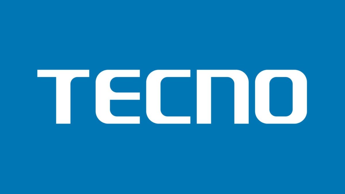 Логотип Tecno Spark 8C на синем фоне