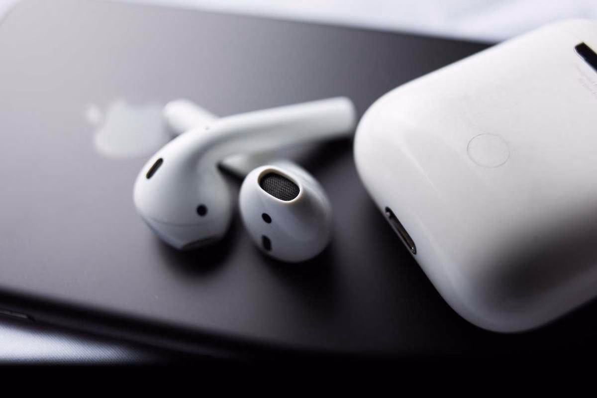 Патент Apple AirPods показывает, как они могут отслеживать активность 2 Apple AirPods