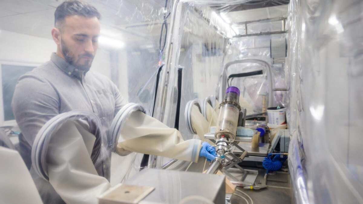 Dyson объявила результаты международного исследования пыли 6 Household Dust Lab Testing Dust Campaign February 2020 headshot 1