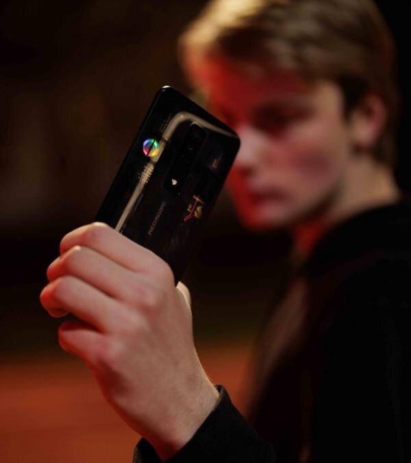 смартфон Vivo V29e с двойной камерой и дисплеем