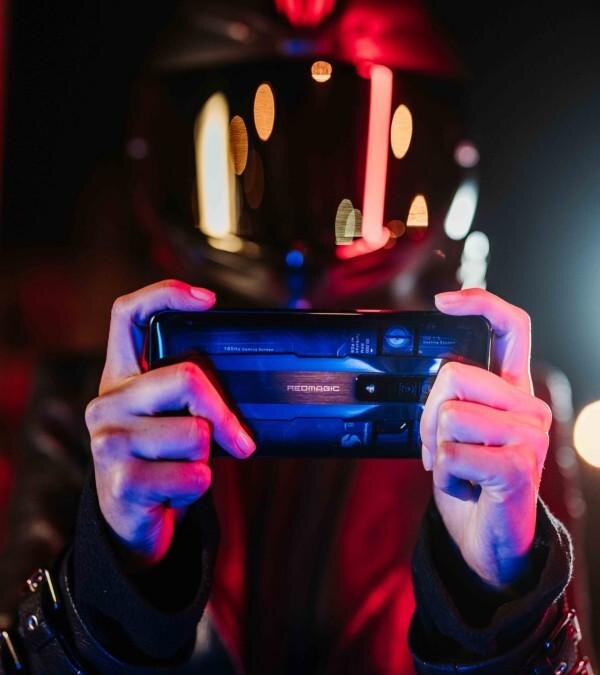 Экран камеры Google Pixel 8 с интерфейсом в режиме длинной выдержки