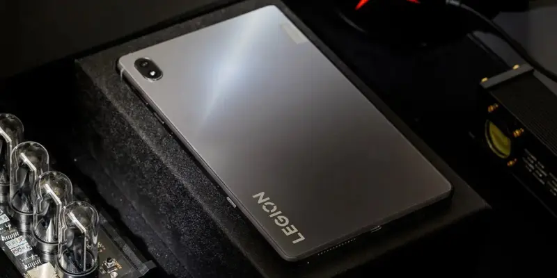 Lenovo представит планшет Legion Y700, смартфон Y90 и два ноутбука