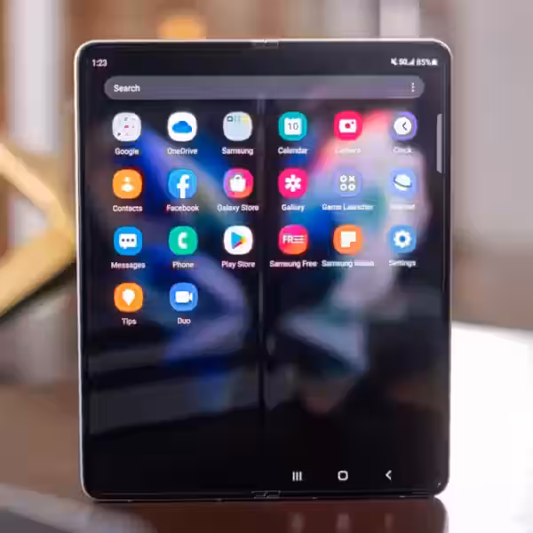 Складной смартфон Samsung Galaxy Z Fold 4 в разложенном виде