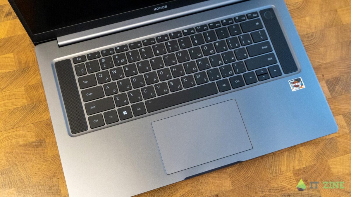 Обзор Honor MagicBook 16 с AMD Ryzen 5: ноутбук с претензией 28 Honor MagicBook 16 itzine.ru 42