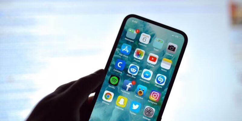 Аналитики прогнозируют, что iPhone 2024 года будет иметь селфи-камеру UD и Face ID 3 Аналитики прогнозируют, что iPhone 2024 года будет иметь селфи-камеру UD и Face ID