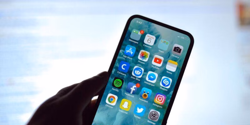 Аналитики прогнозируют, что iPhone 2024 года будет иметь селфи-камеру UD и Face ID 3 Аналитики прогнозируют, что iPhone 2024 года будет иметь селфи-камеру UD и Face ID