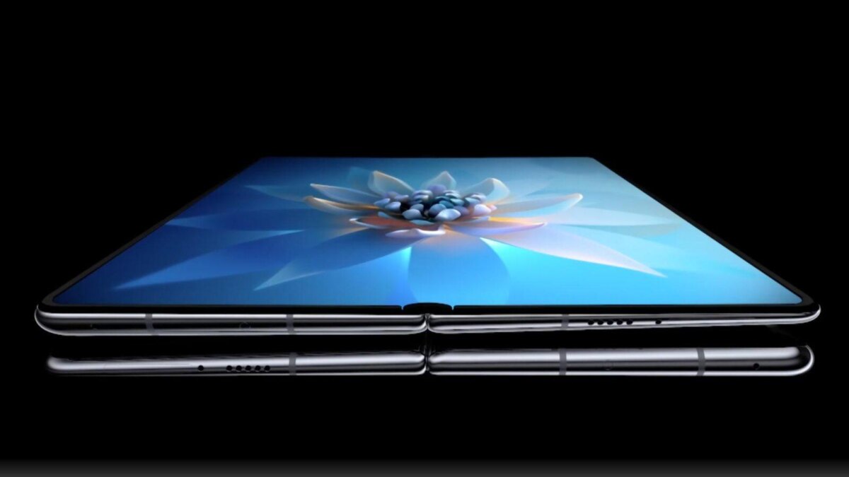 Складной смартфон Huawei Mate Xs 2 отображается вблизи