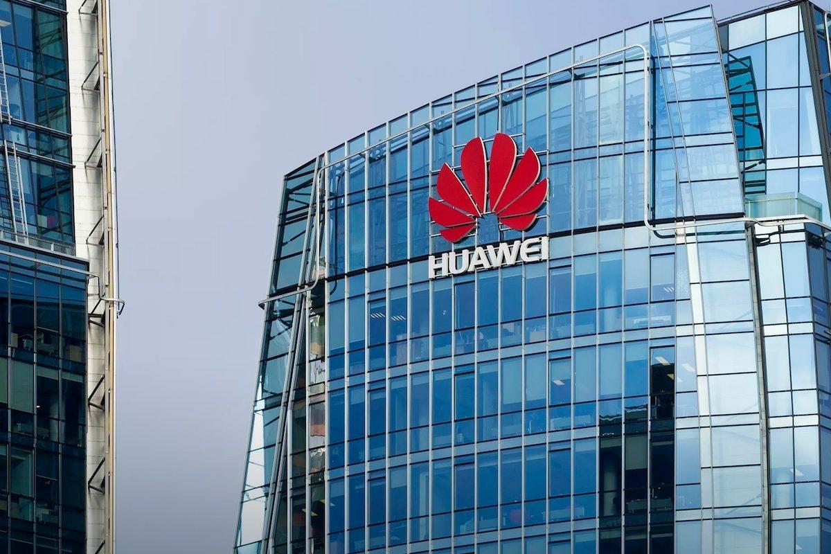 Huawei потратила 22 миллиарда долларов, чтобы противостоять санкциям США ()