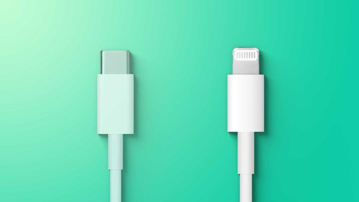 USB-C кабель с белым корпусом и разъемом для зарядки