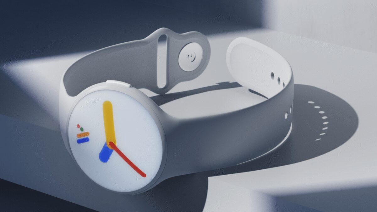 Умные часы Google Pixel Watch на боковом ракурсе с современным дизайном и ярким дисплеем