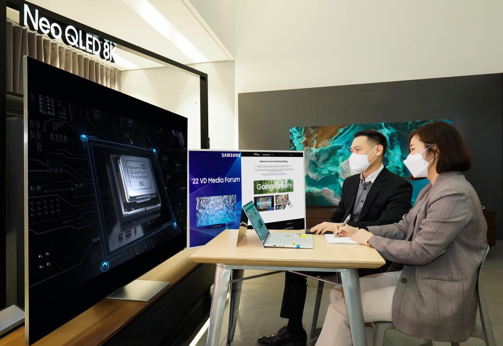 Samsung показал новые возможности ТВ и саундбаров линейки 2022 года (JAY01556a Media Forum aaas)