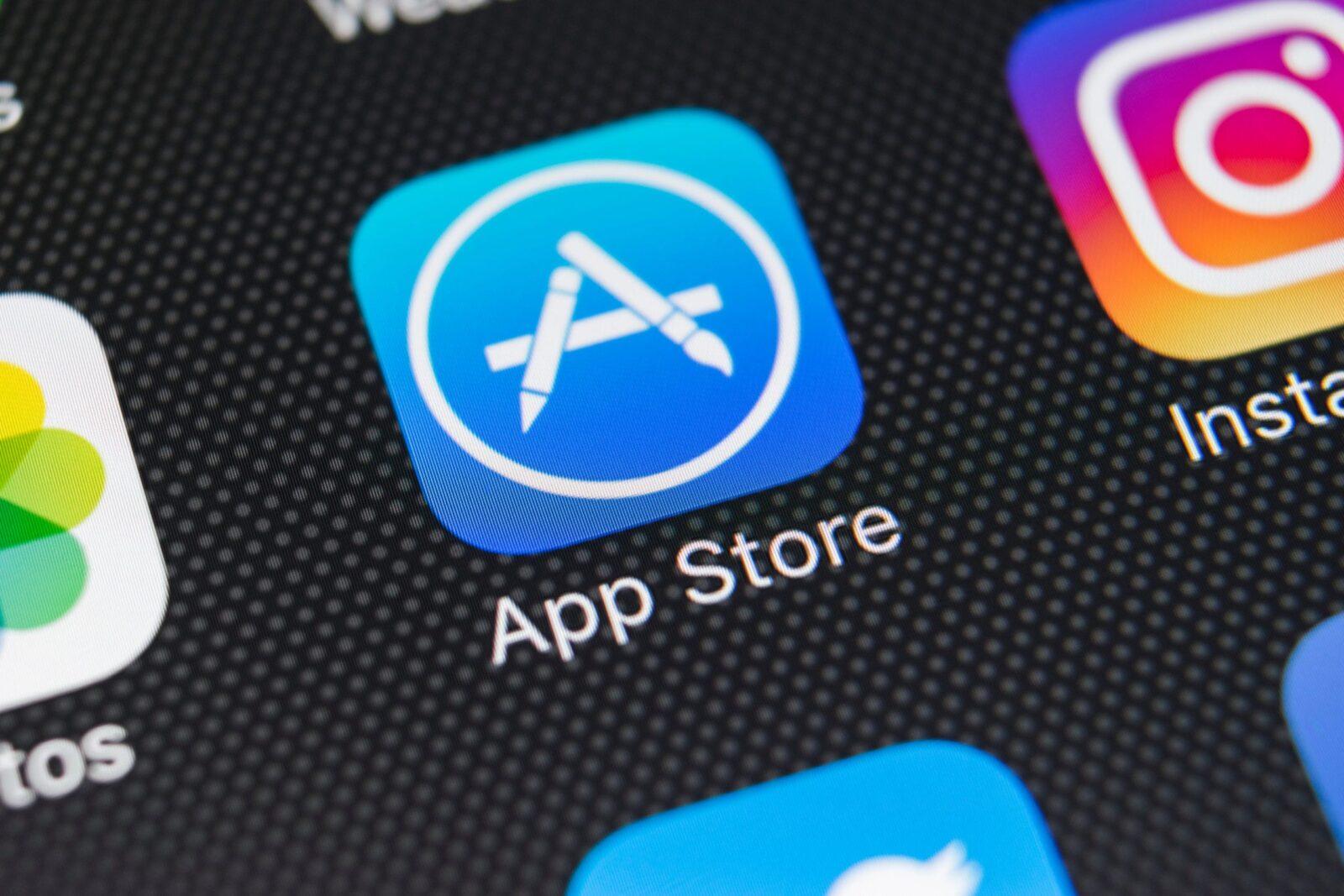 Apple удаляет из App Store игры, которые не обновлялись в течение 2 лет (apple article header scaled 1)