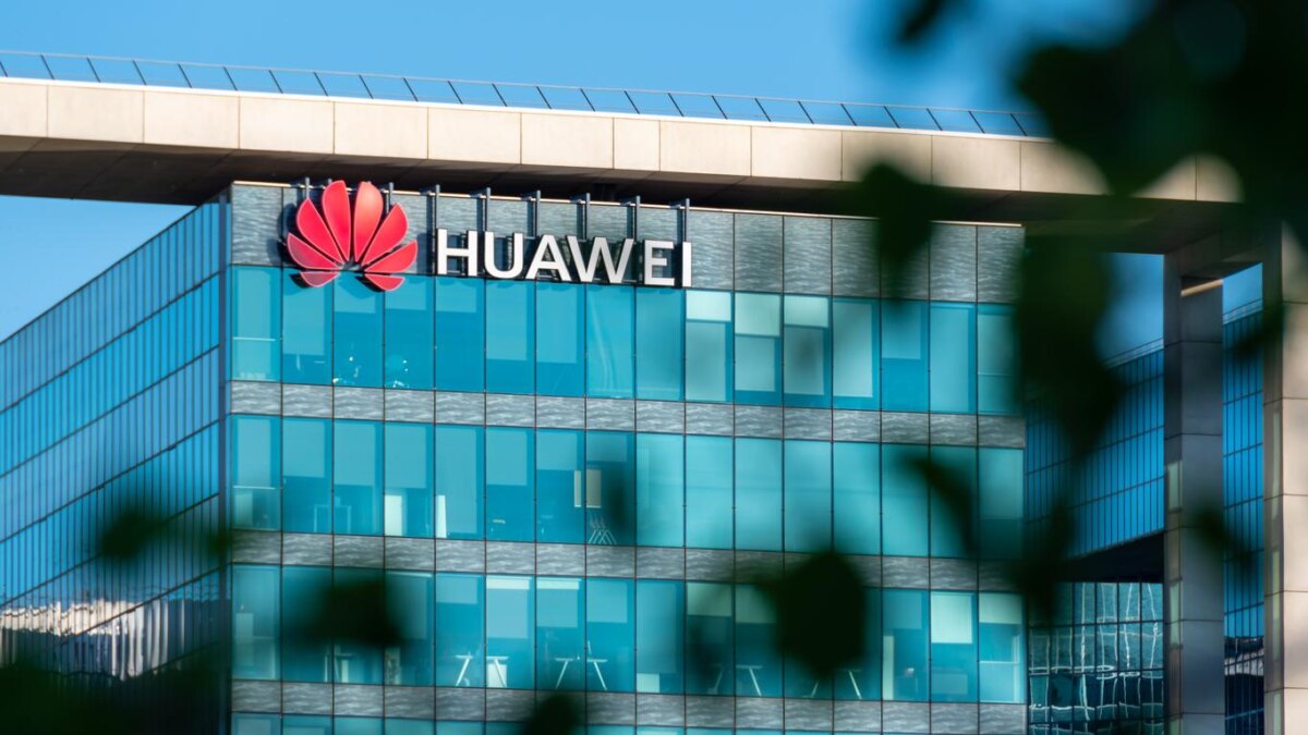 Huawei потратила 22 миллиарда долларов, чтобы противостоять санкциям США 3 iStock 1322098602