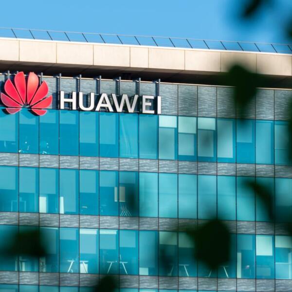 Huawei потратила 22 миллиарда долларов, чтобы противостоять санкциям США (iStock 1322098602)