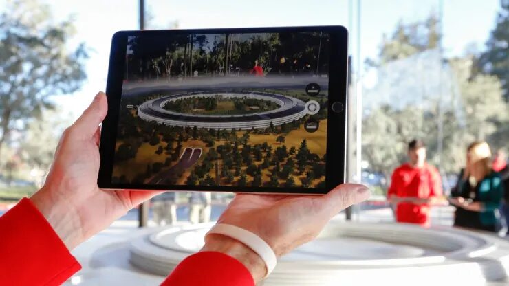 Apple продемонстрировала гарнитуру смешанной реальности совету директоров 4 105320758 1531232937000gettyimages 875438900.jpeg