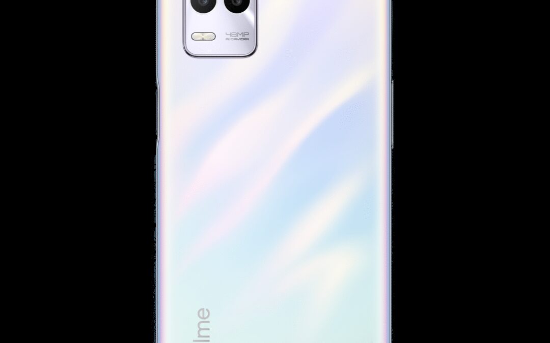 Обратная сторона смартфона Realme 9 с тремя камерами и логотипом