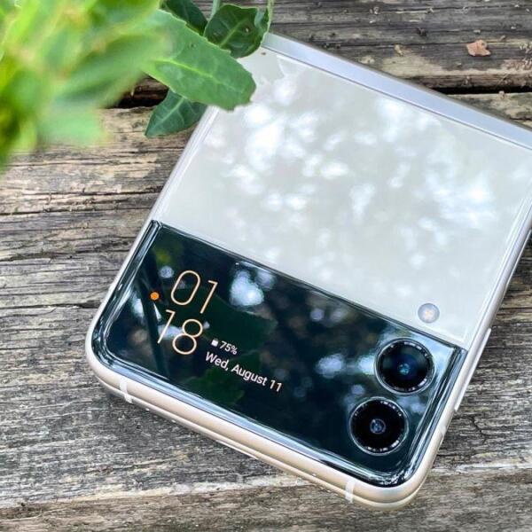 Samsung Galaxy Z Flip 4: откройте для себя дизайн складного смартфона (8e3601646c6c67df462a6681a5101531b64e56324ae8bbef7b7fd04ff9ee7c1c)