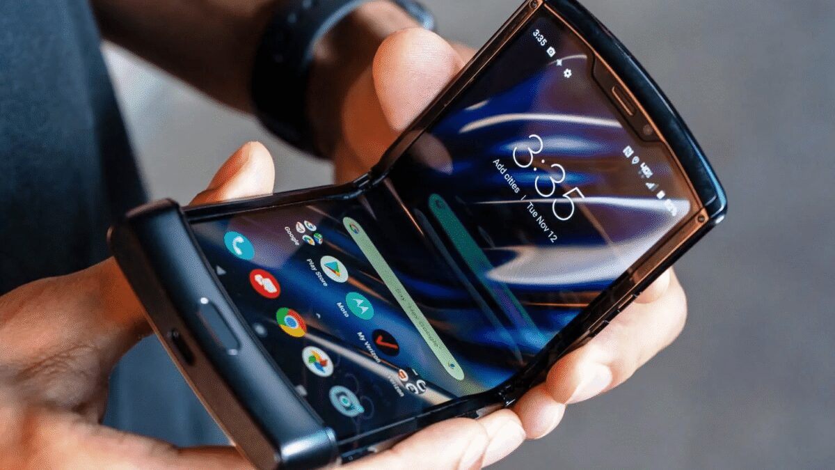 Motorola Razr 3 будет оснащен двумя большими экранами 2 Motorola