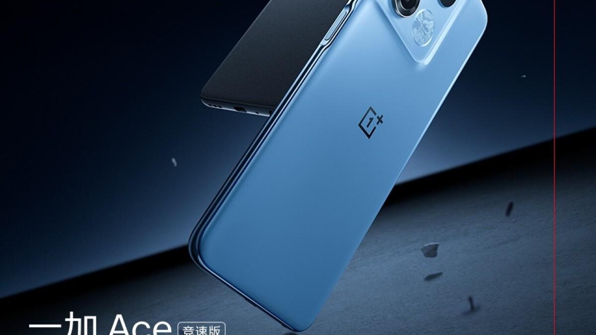 Умные часы OPPO Watch X3 на руке с металлическим браслетом и круглым циферблатом