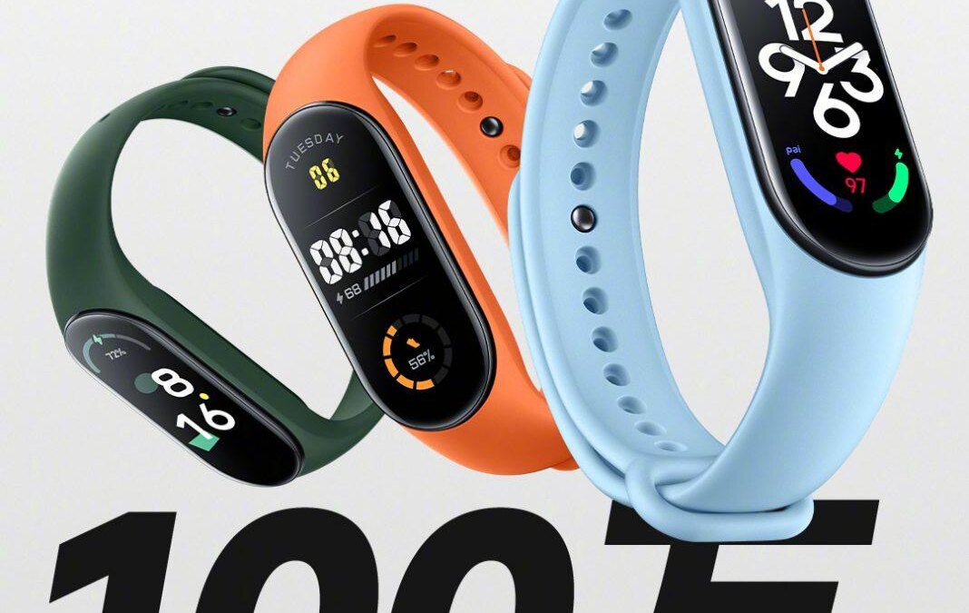 Многоцветные фитнес-трекеры Xiaomi Band 7 с дисплеями