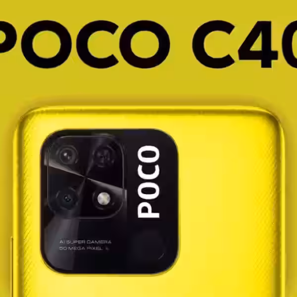 Задняя часть смартфона Poco C40 с тройной камерой и логотипом Poco на желтом фоне