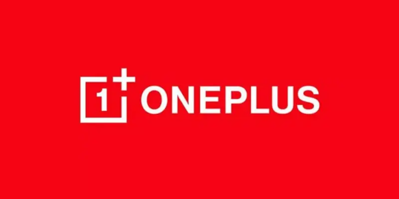 Новые рендеры OnePlus 10T подчеркивают различия дизайна с 10 Pro (Telefonino.net IV 2160x1350 13)