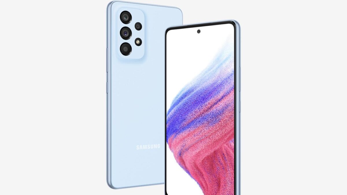 Смартфон Samsung Galaxy S21 с четырьмя камерами на задней панели и большим экраном спереди