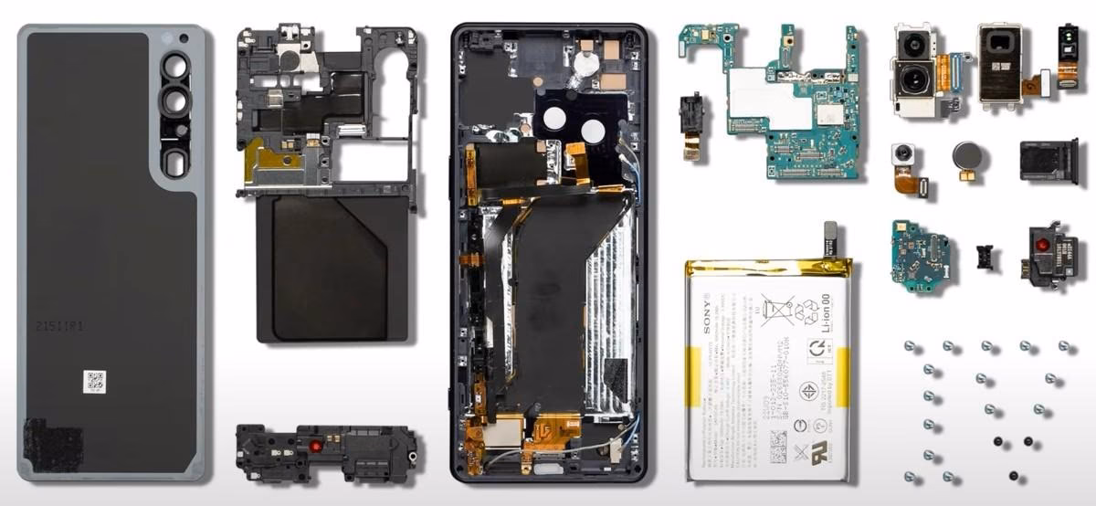 На видео разобрали Sony Xperia 1 IV для сравнения с Xperia 1 III