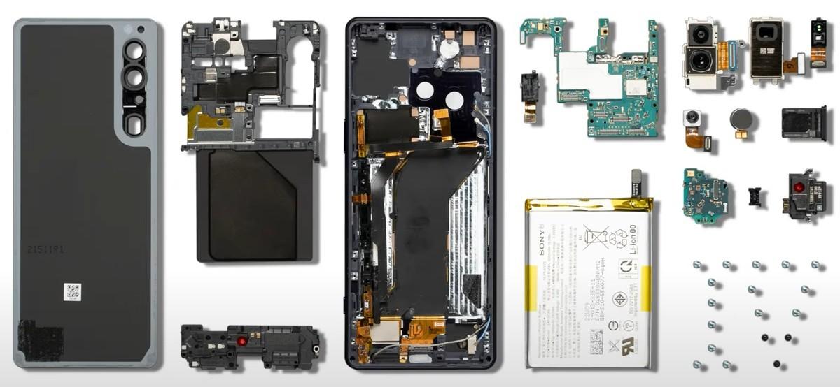 На видео разобрали Sony Xperia 1 IV для сравнения с Xperia 1 III 3 На видео разобрали Sony Xperia 1 IV для сравнения с Xperia 1 III
