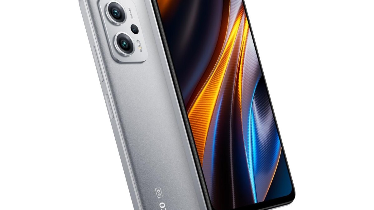 Складной смартфон OnePlus в черном цвете с изогнутым экраном