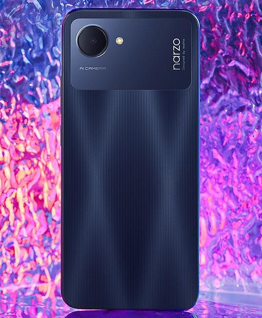 Задняя часть смартфона Realme Narzo 50i Prime с крупной камерой и текстом