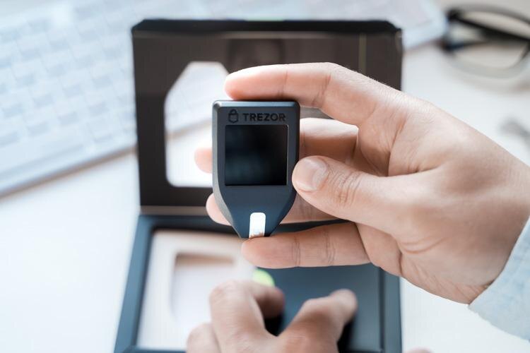 Обзор Tangem: простой и удобный холодный криптокошелёк с NFC 45 Trezor T