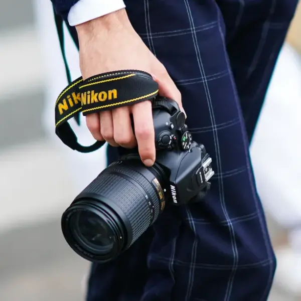 Nikon уходит с рынка зеркальных камер (1289090456.0.jpg)