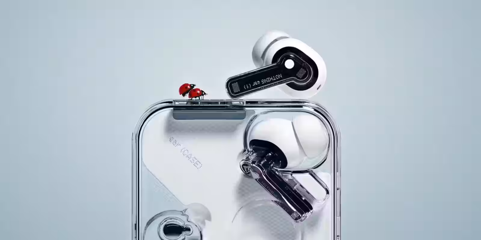 Nothing ear (1) — обновлённые беспроводные наушники Nothing показаны на изображении