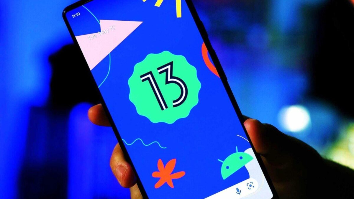 Смартфон Google Pixel с pantalla display и обоями Android 13