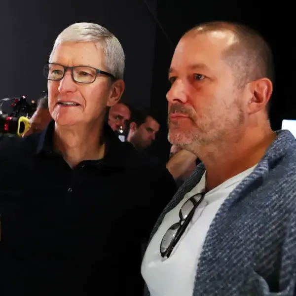 Apple прекратила сотрудничество с известным дизайнером Джони Айвом (ive tim cook apple)