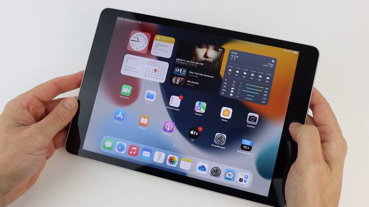 Первый iPad с OLED-дисплеем представят в 2024 году 4 maxresdefault 4
