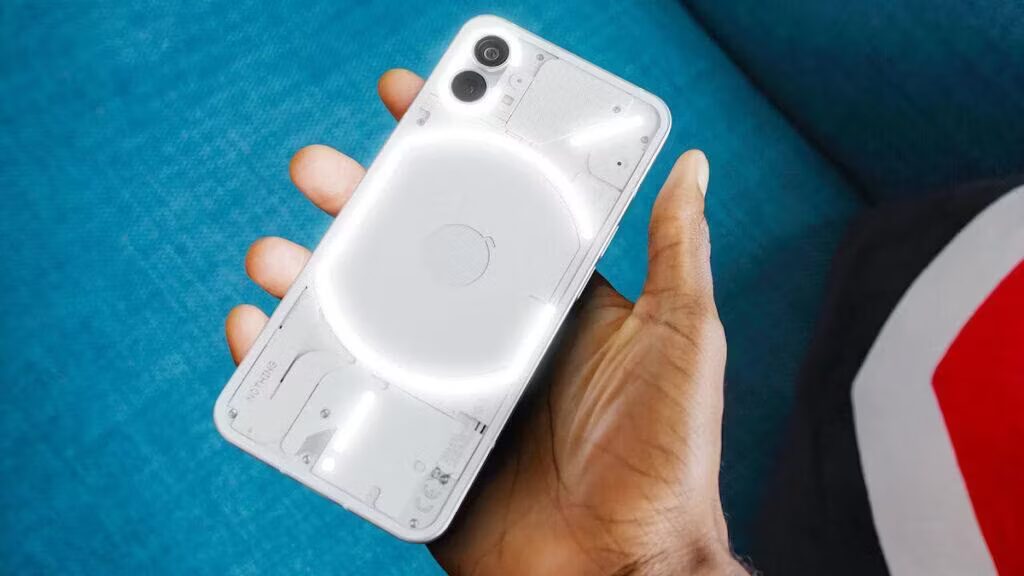 Nothing phone (1): утечка официальных рендеров 9 nothing ear 1 prise en main 1024x576 1