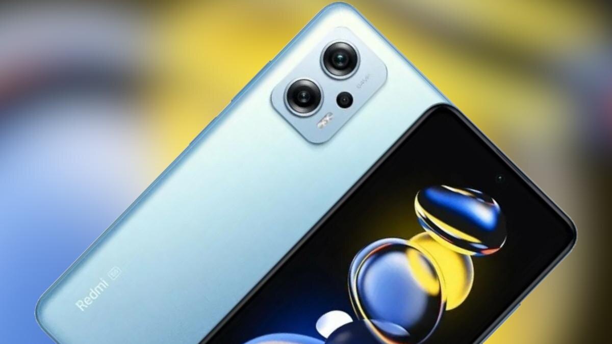 Смартфон Xiaomi Redmi K50i на премьере с выделенной зоной под фотосъёмку и двойной камерой