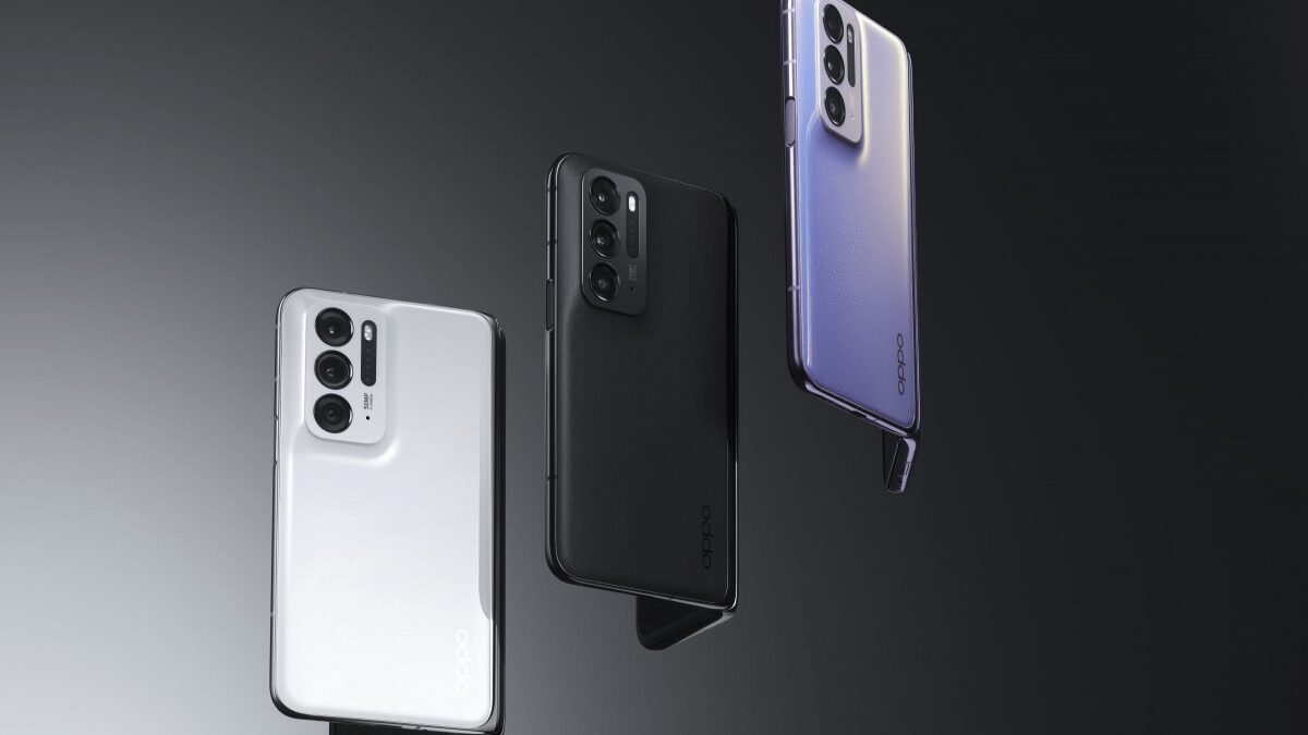 Три складных смартфона Oppo с тройной камерой на задней панели и декоративным дизайном